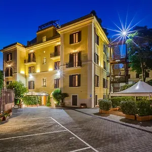 Romoli 3*, Roma Itália