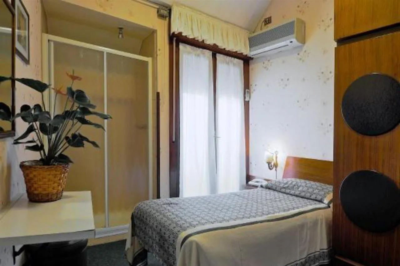 London Hotel Milano 2*,  Italien