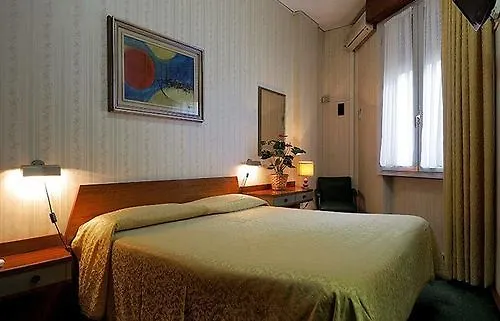 London Hotel Milano 2*,  Italia