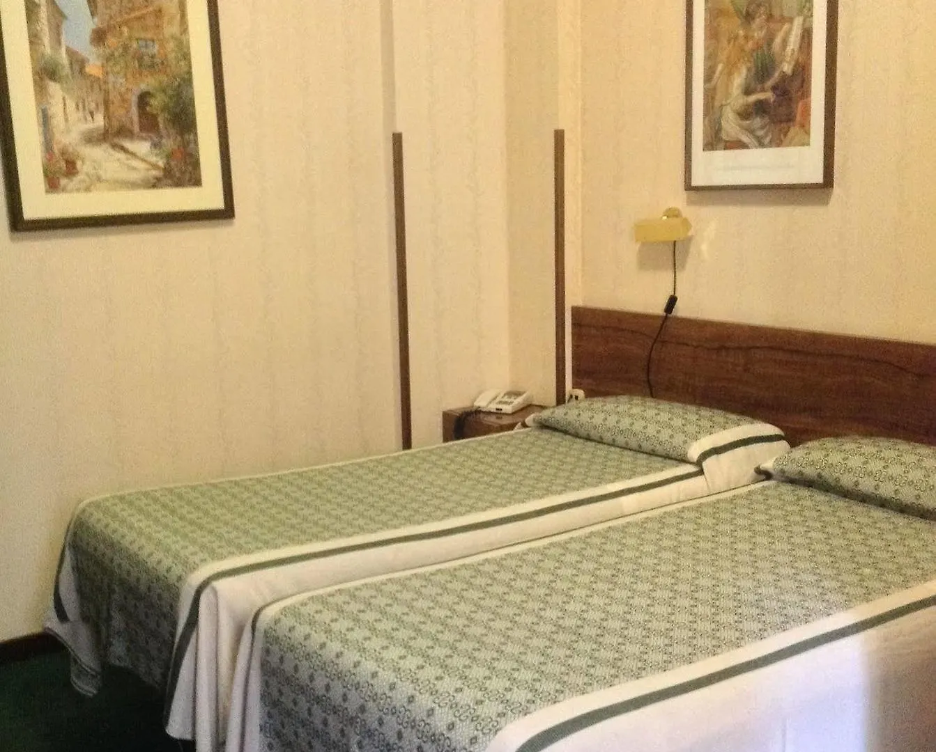 **  London Hotel Mediolan Włochy